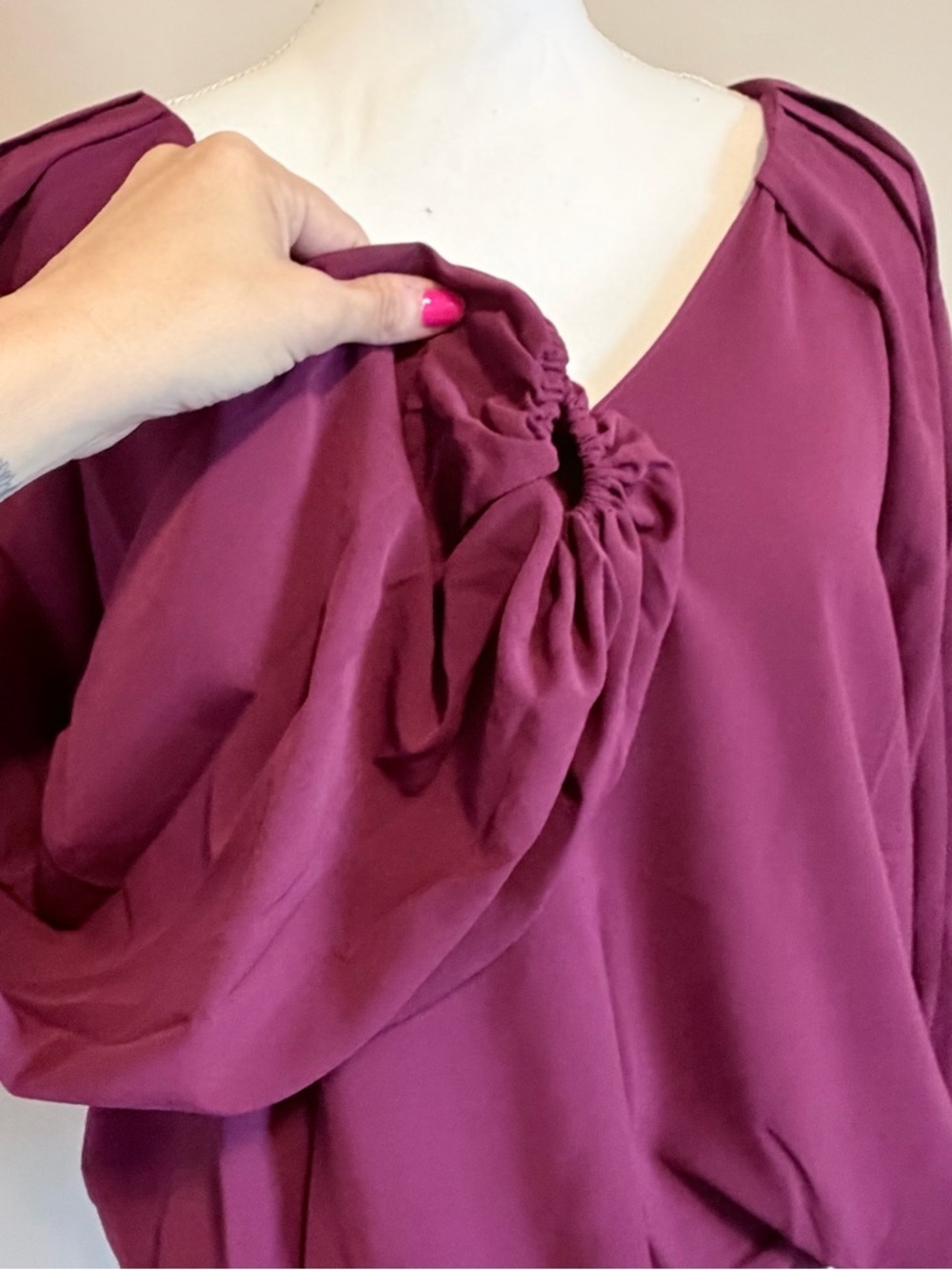 Amanda Uprichard Size XS Berry Pink V Neck Pleated Shoulder blouse oversized NWT - Picture 5 of 9